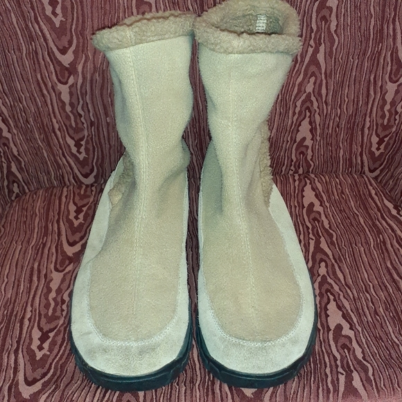 Lands' End Shoes - LANDS' END TAN FLUX FUR LINING WOMEN'S SIZE 9